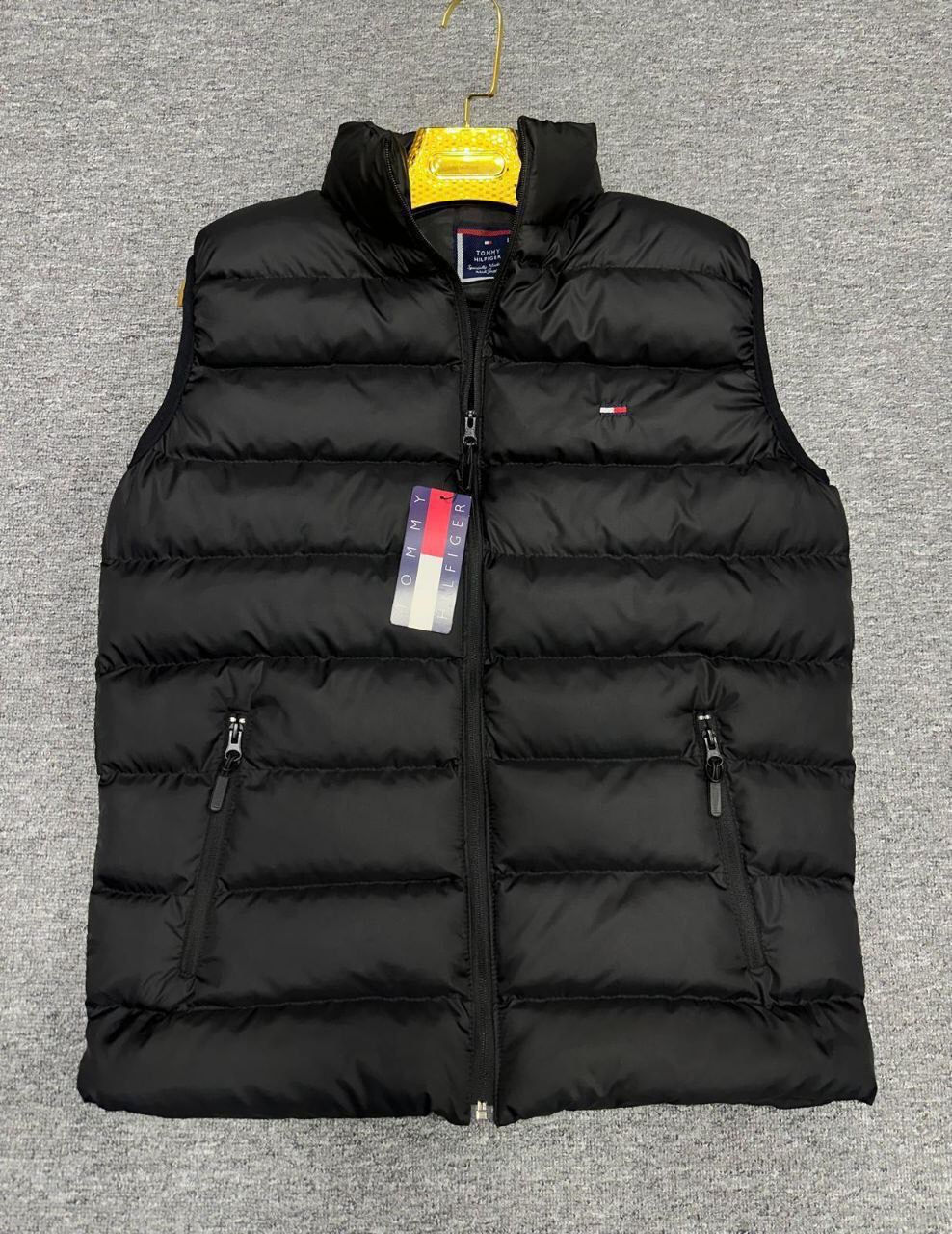 Vesta Puffer Neagră Clasică – Tommy Hilfiger