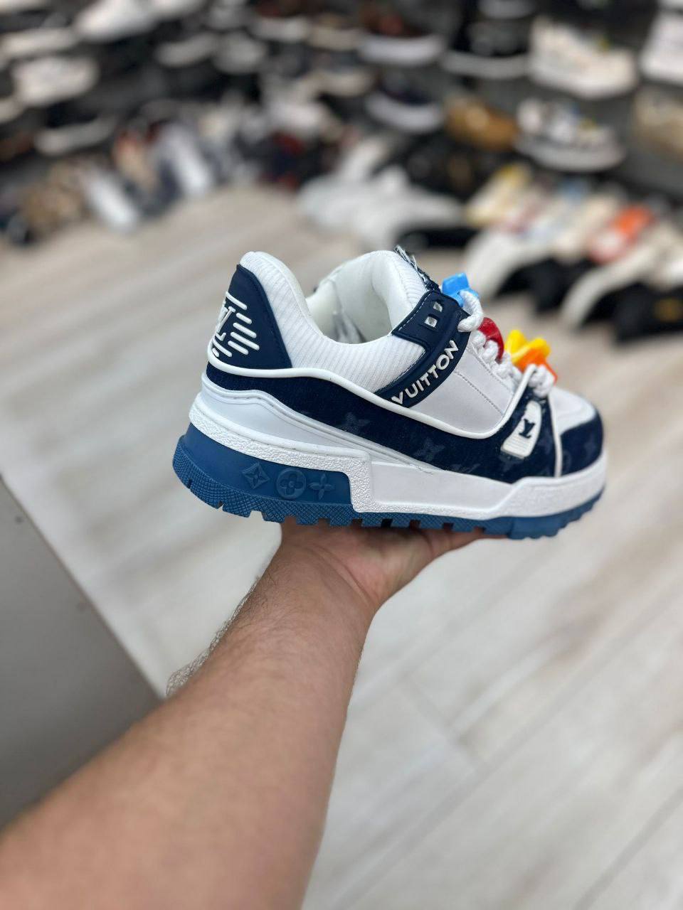 Adidași Louis Vuitton