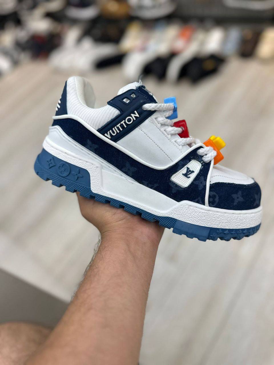 Adidași Louis Vuitton