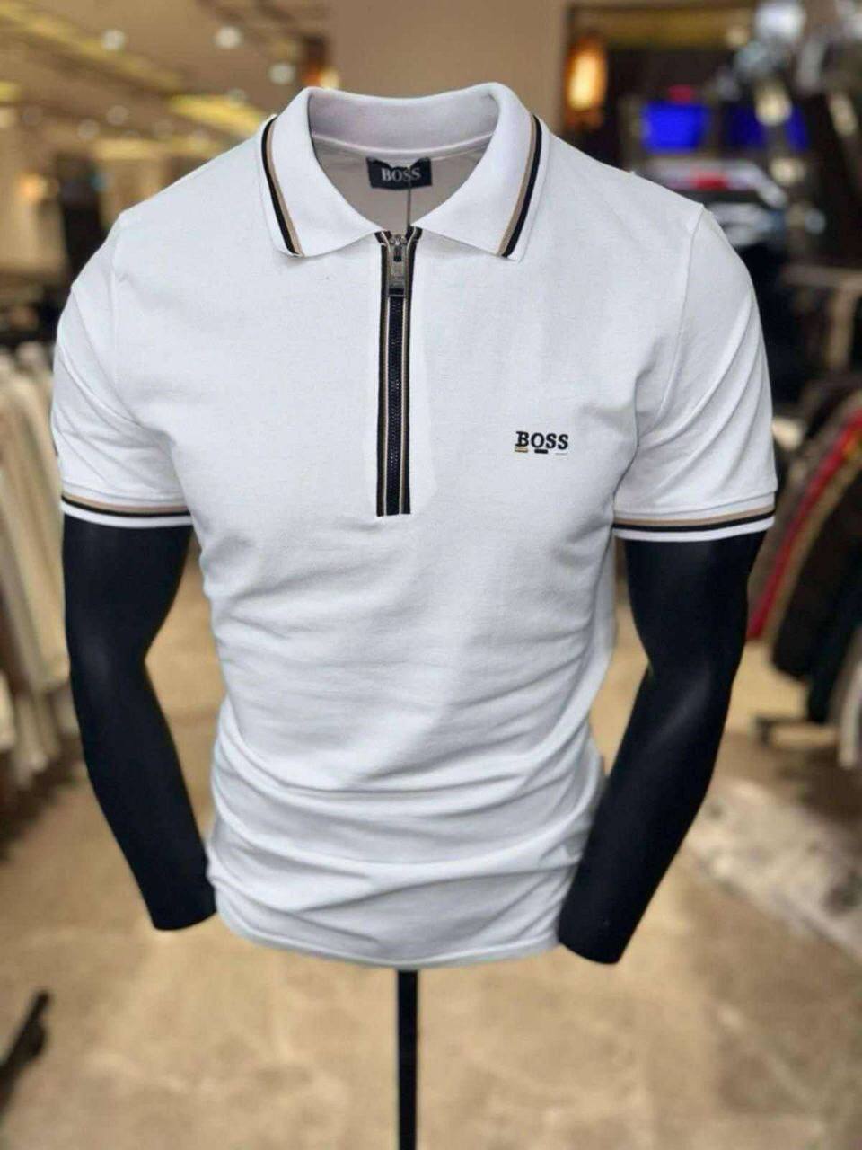 Tricouri Bărbați cu Sigle Cusute – Modele Originale de Brand,
